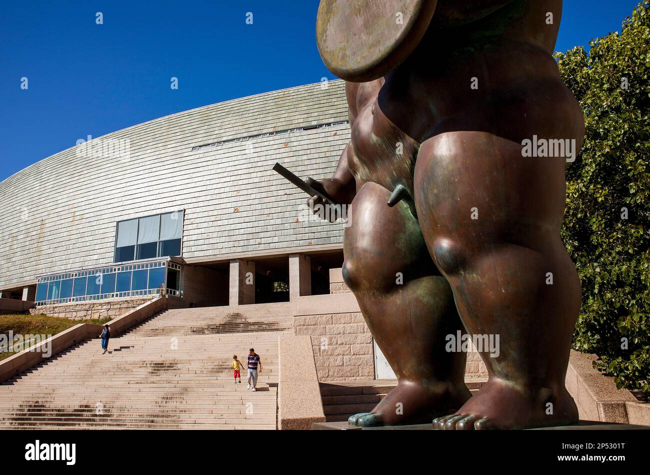 Casa del Hombre, Museo Domus, The mankind Museum, by Arata Isozaki, and `Centurion´sculpture by Fernando Botero, Coruña city, Galicia, Spain Stock Photo